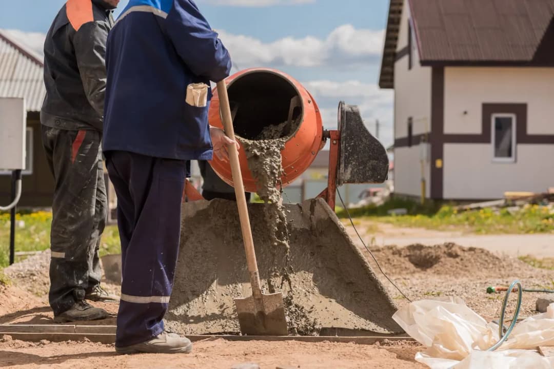 Ile cementu na tonę piasku? Kluczowe proporcje dla wytrzymałości