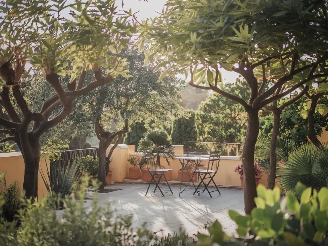 Jakie drzewo posadzić przy tarasie, aby uniknąć problemów z cieniem?