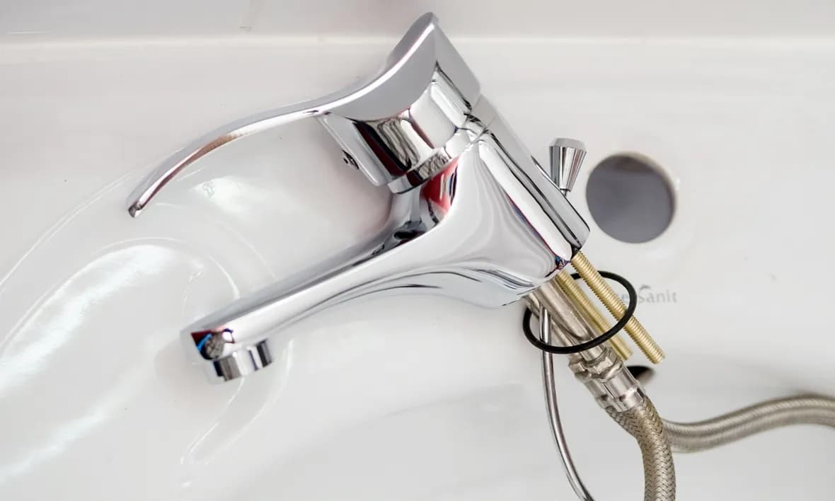 Jak wymienić wylewkę w kranie bez zbędnych problemów i kosztów Jak wymienić wylewkę w kranie bez zbędnych problemów i kosztów