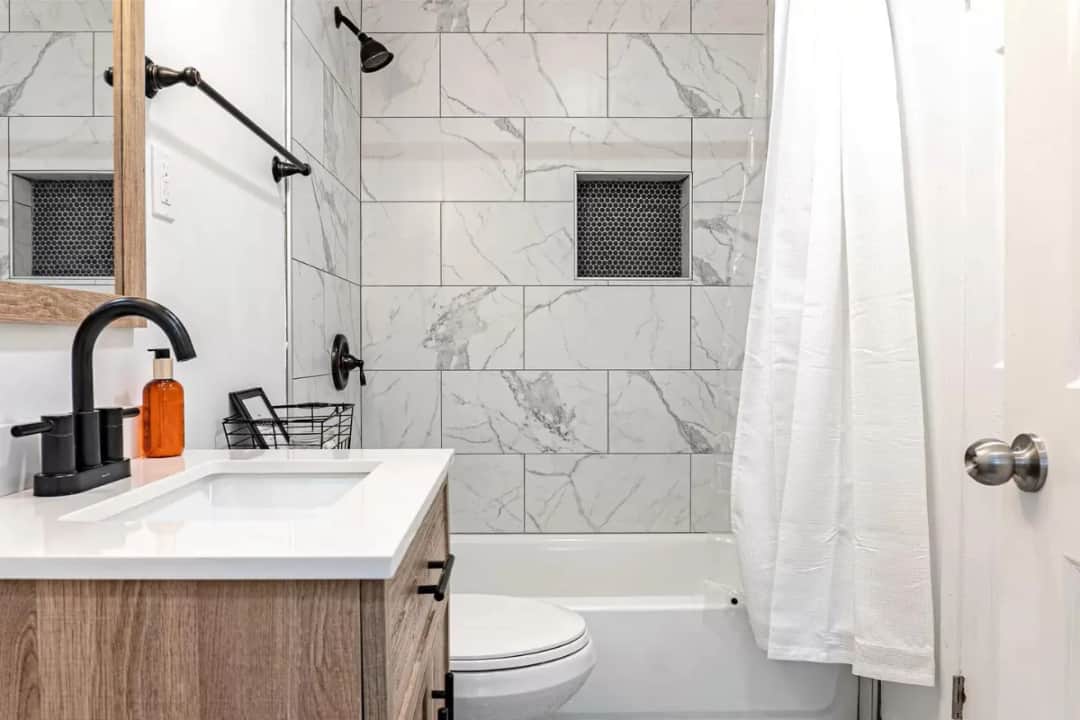 Jak wyremontować małą łazienkę: 7 sposobów na maksymalne wykorzystanie przestrzeni