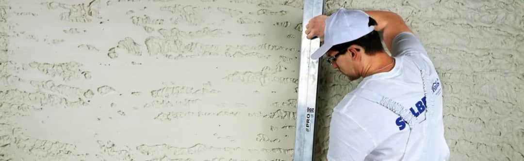 Co najpierw tynki czy wylewki? Uniknij kosztownych błędów w budowie