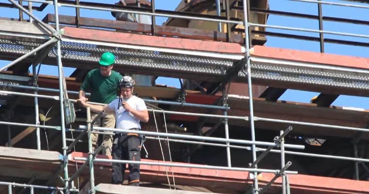 Rusztowanie elewacyjne RUX - idealne rozwiązanie do wąskich przestrzeni