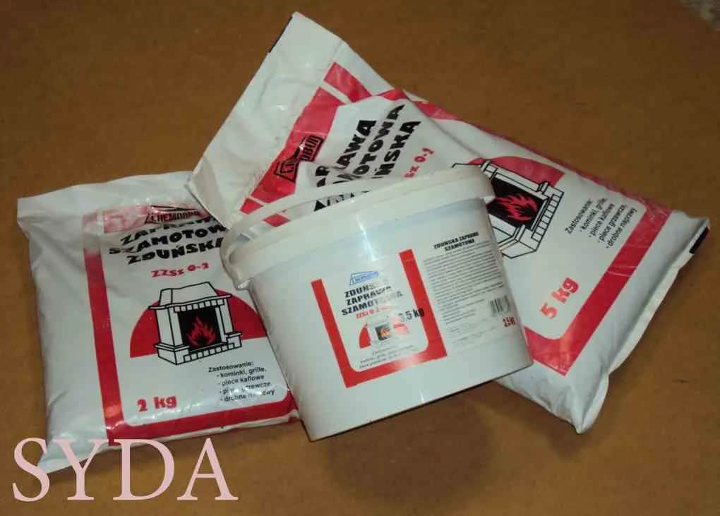 Glina czy zaprawa szamotowa – co wybrać do budowy? Porównanie